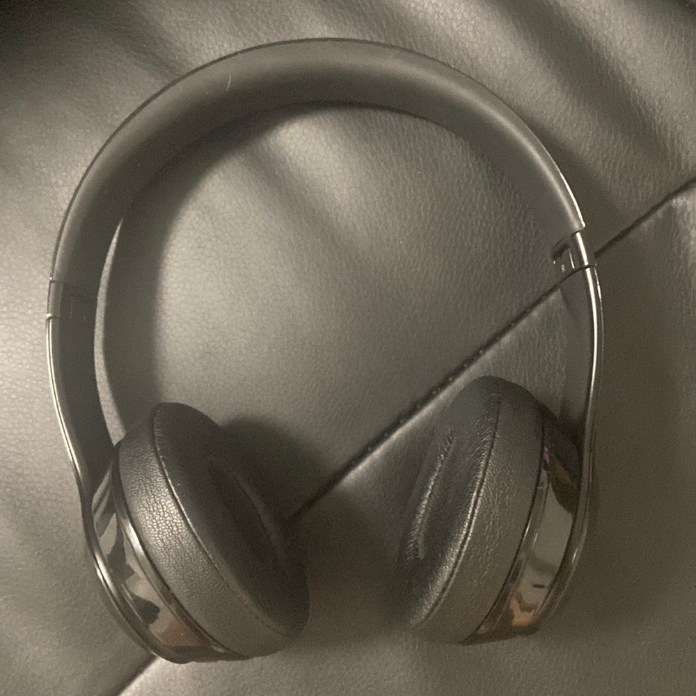 I’m selling beats wireless!! Couple years old but works fantastic !
